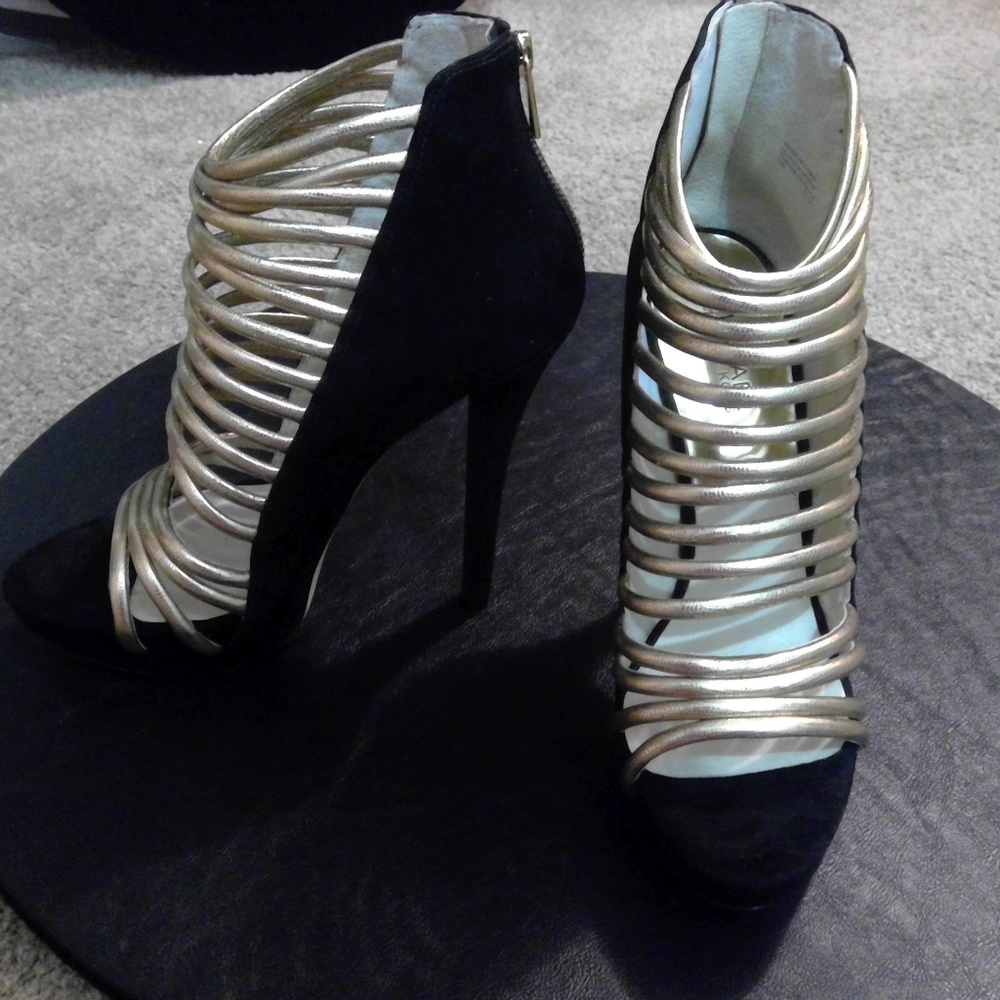 show stopping sandals!